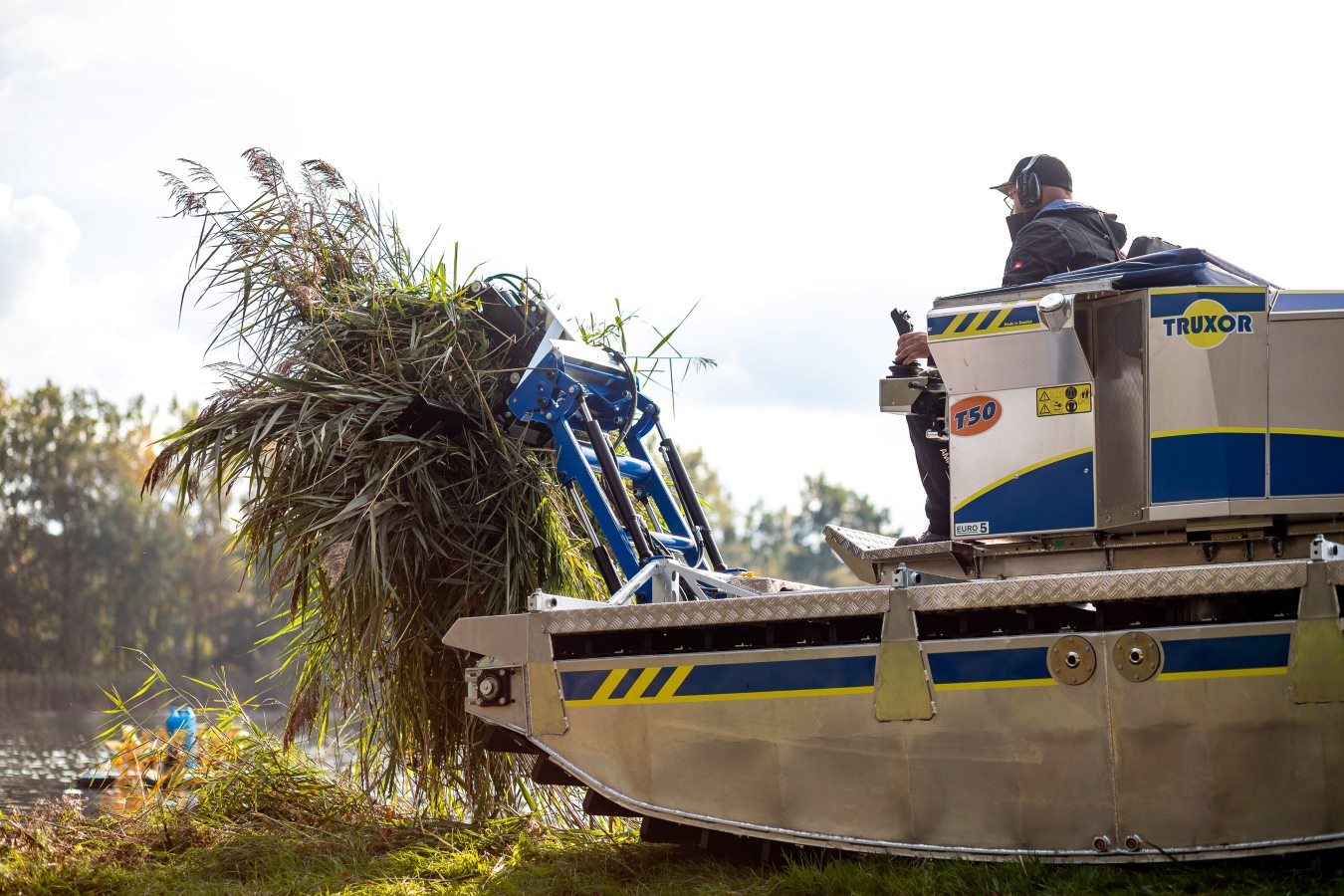 Cutting Collecting - Water Wizard Aquatic Solutions