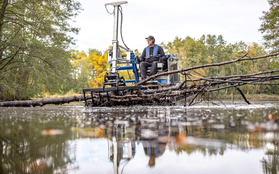 The Truxor Advantage: How Specialized Amphibious Equipment Transforms Lake Restoration